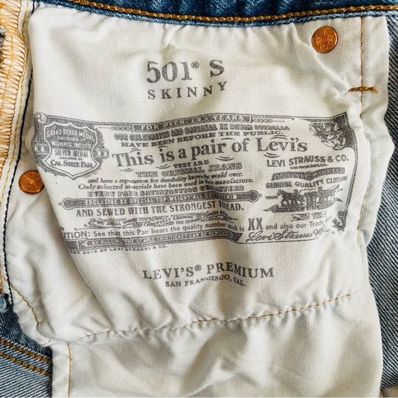 Levi's Women's Blue Distressed Jeans - Picture 13 of 16